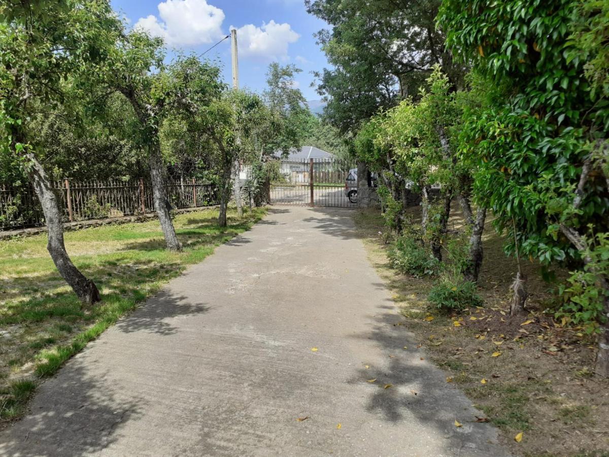 La Albarina Guest House Galende Exterior photo